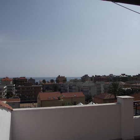 Riviera Apartments Pietra Ligure Eksteriør billede