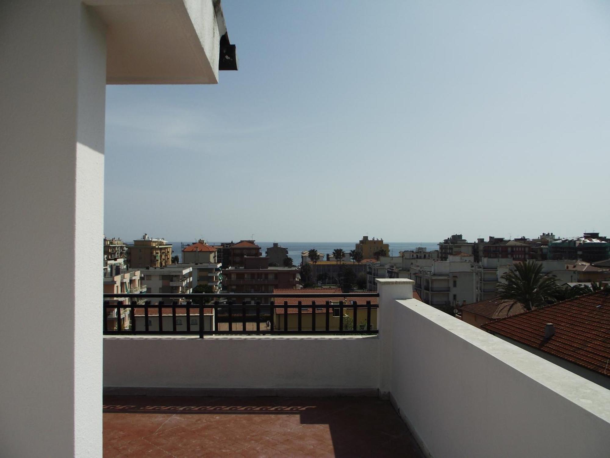 Riviera Apartments Pietra Ligure Eksteriør billede