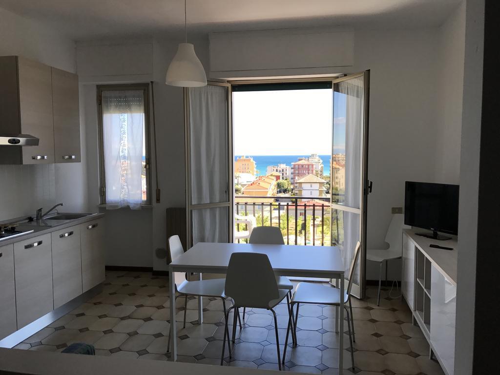 Riviera Apartments Pietra Ligure Eksteriør billede