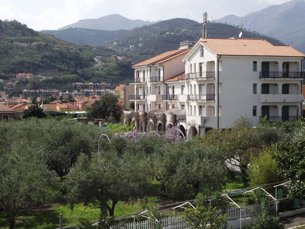 Riviera Apartments Pietra Ligure Eksteriør billede